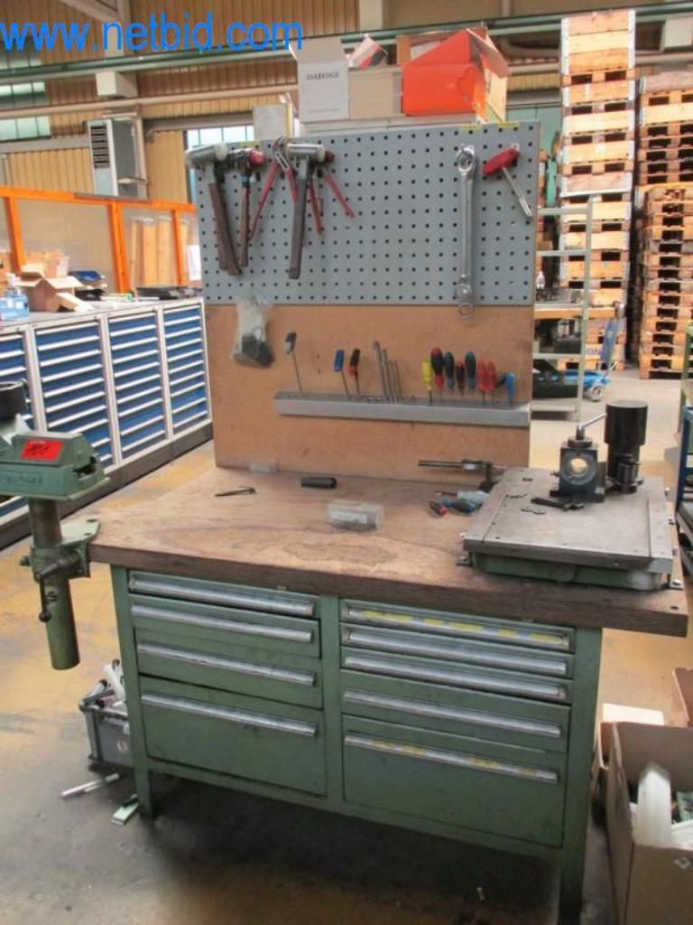 Kovozpracující stroje (výroba strojů a nástrojů) a tovární zařízení-9