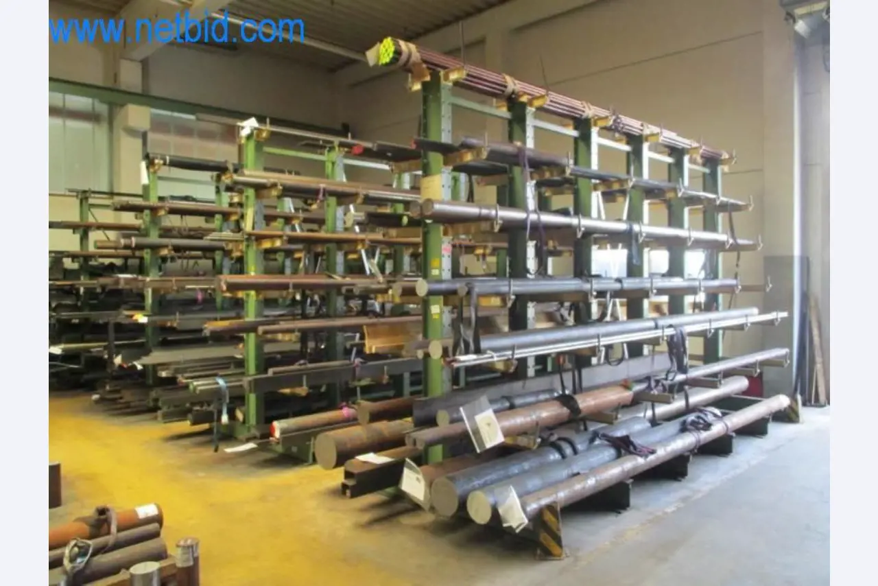 Máquinas para trabalhar metais (construção de máquinas e ferramentas) e equipamento de fábrica-1