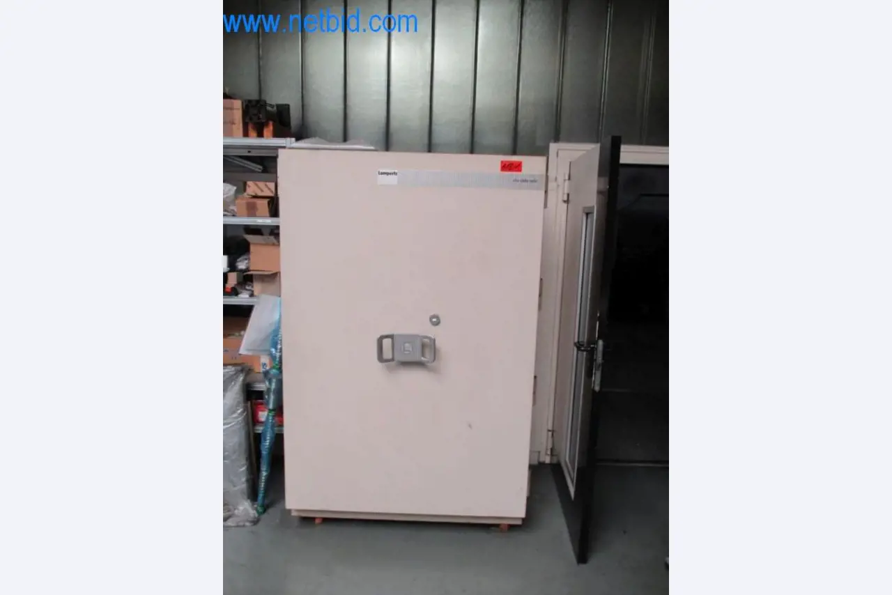 Máquinas para trabalhar metais (construção de máquinas e ferramentas) e equipamento de fábrica-1