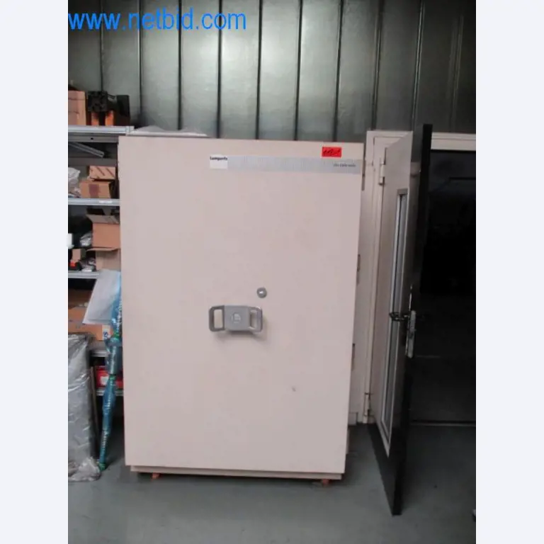 Máquinas para trabalhar metais (construção de máquinas e ferramentas) e equipamento de fábrica-1