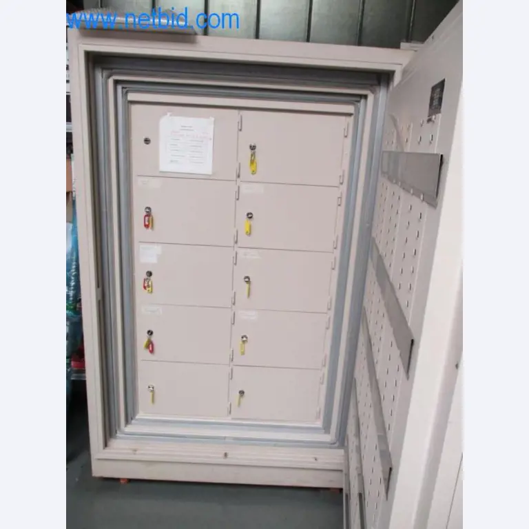 Máquinas para trabalhar metais (construção de máquinas e ferramentas) e equipamento de fábrica-2