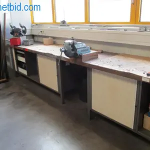 2 Workbenches