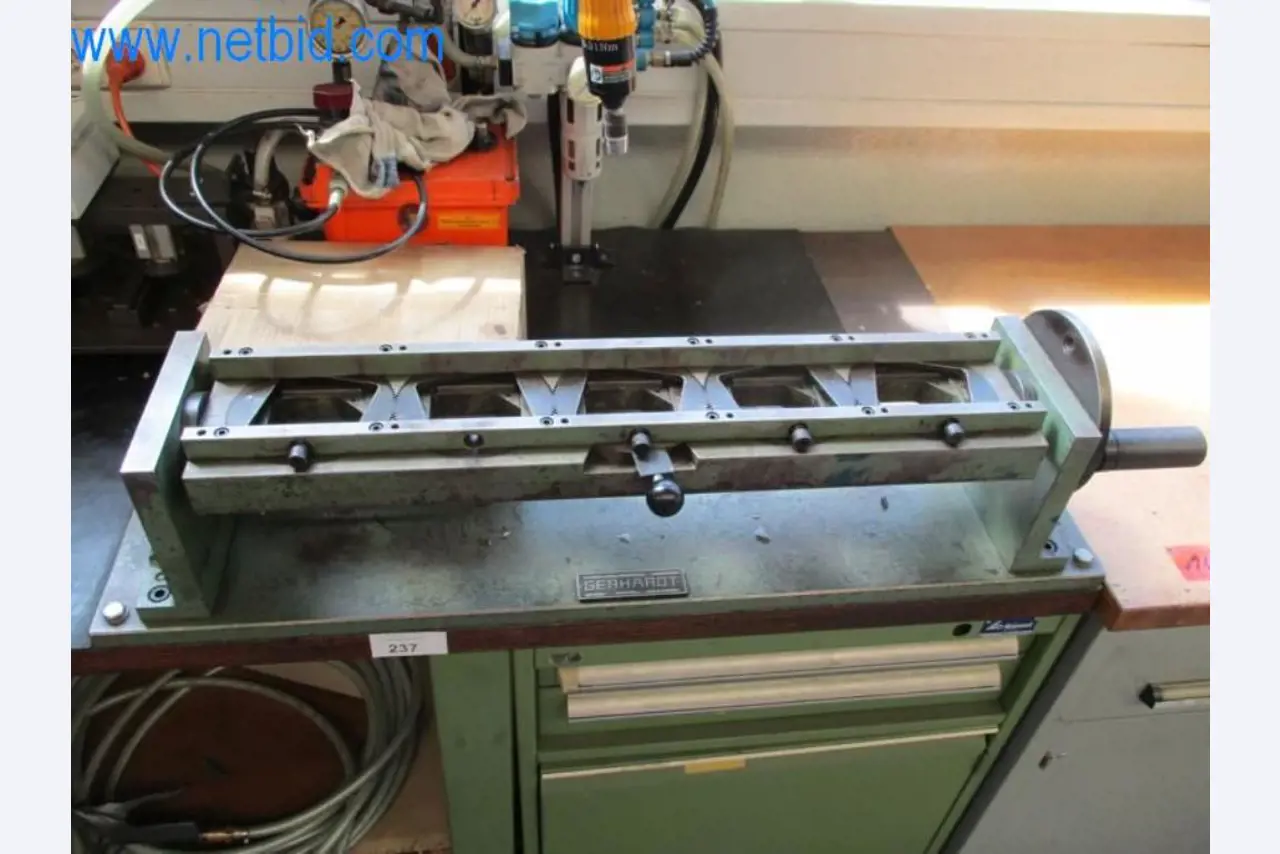 Maquinaria metalúrgica (construcción de máquinas y herramientas) y equipos de fábrica-5