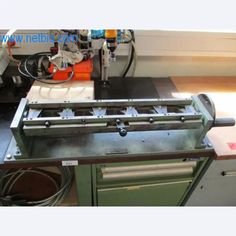 Maquinaria metalúrgica (construcción de máquinas y herramientas) y equipos de fábrica-5