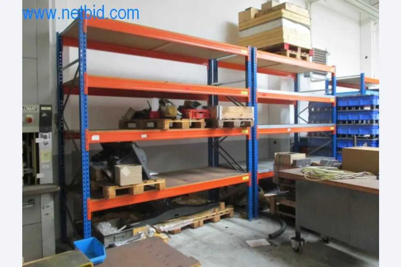 Máquinas para trabalhar metais (construção de máquinas e ferramentas) e equipamento de fábrica-1