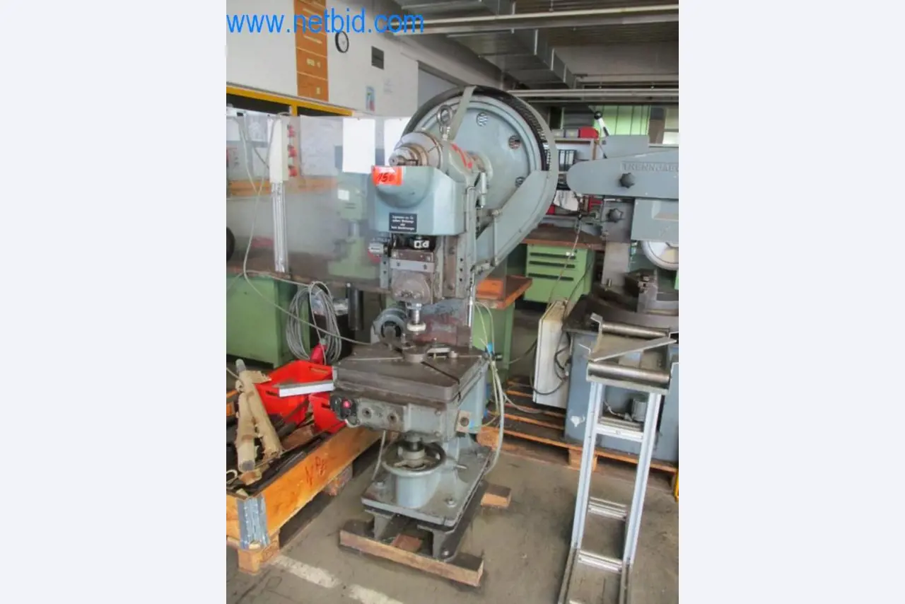 Kovozpracující stroje (výroba strojů a nástrojů) a tovární zařízení-2