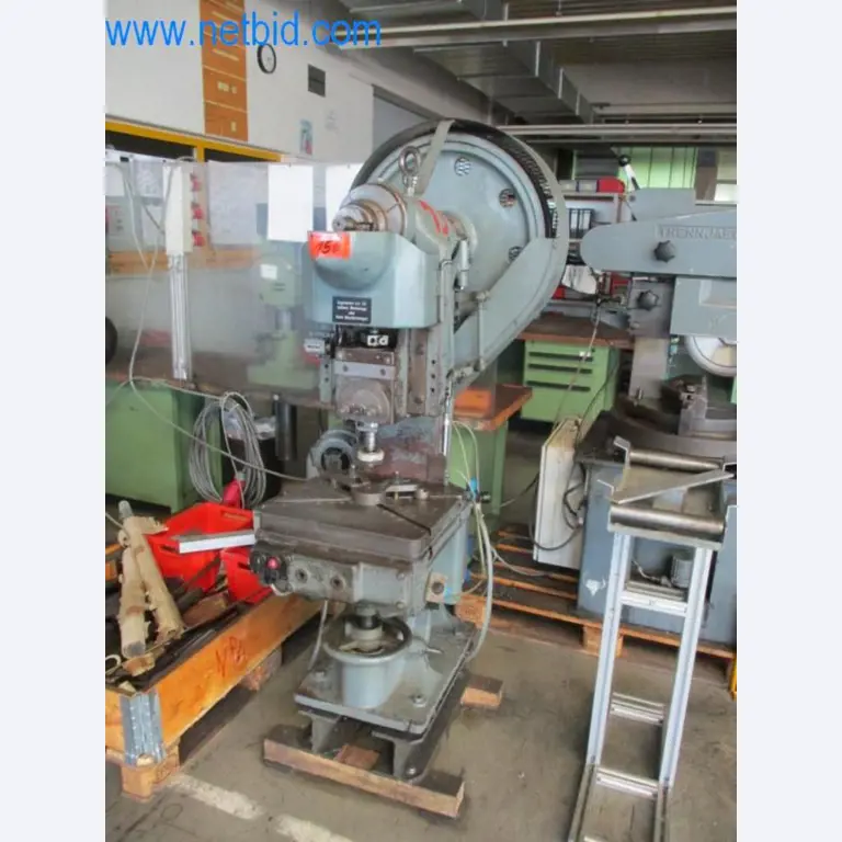 Kovozpracující stroje (výroba strojů a nástrojů) a tovární zařízení-2