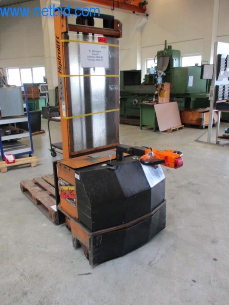 Kovozpracující stroje (výroba strojů a nástrojů) a tovární zařízení-1