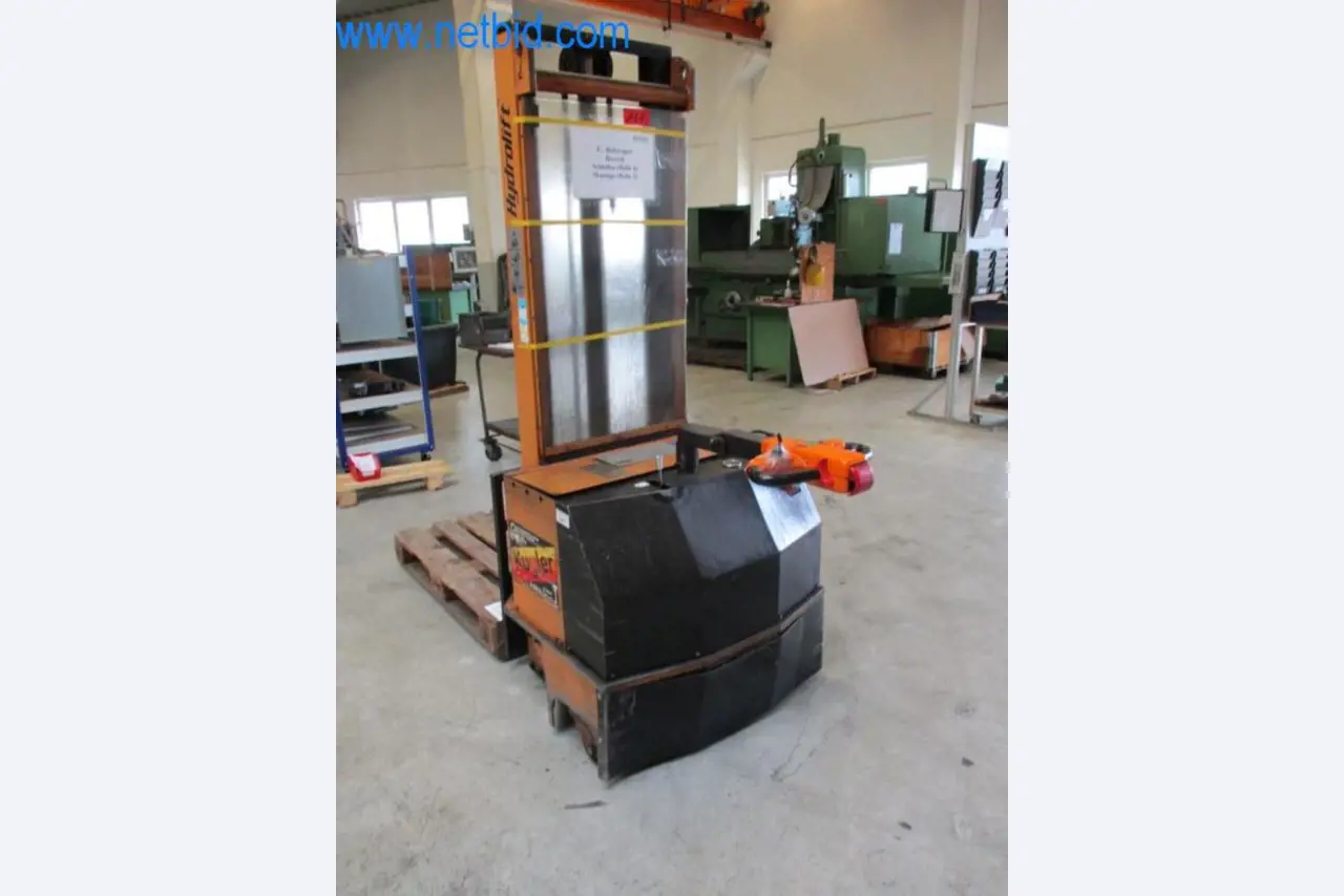 Kovozpracující stroje (výroba strojů a nástrojů) a tovární zařízení-1