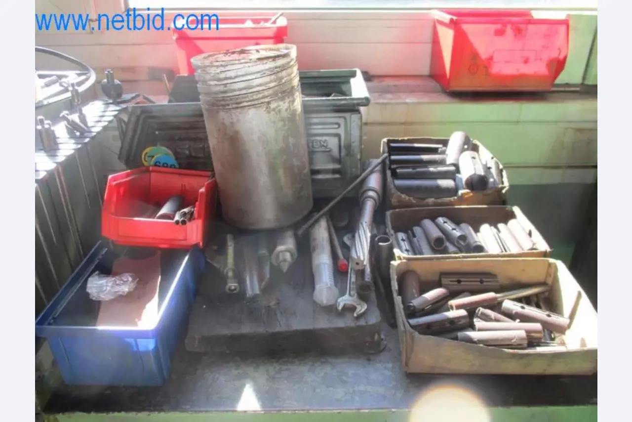 Maquinaria metalúrgica (construcción de máquinas y herramientas) y equipos de fábrica-5