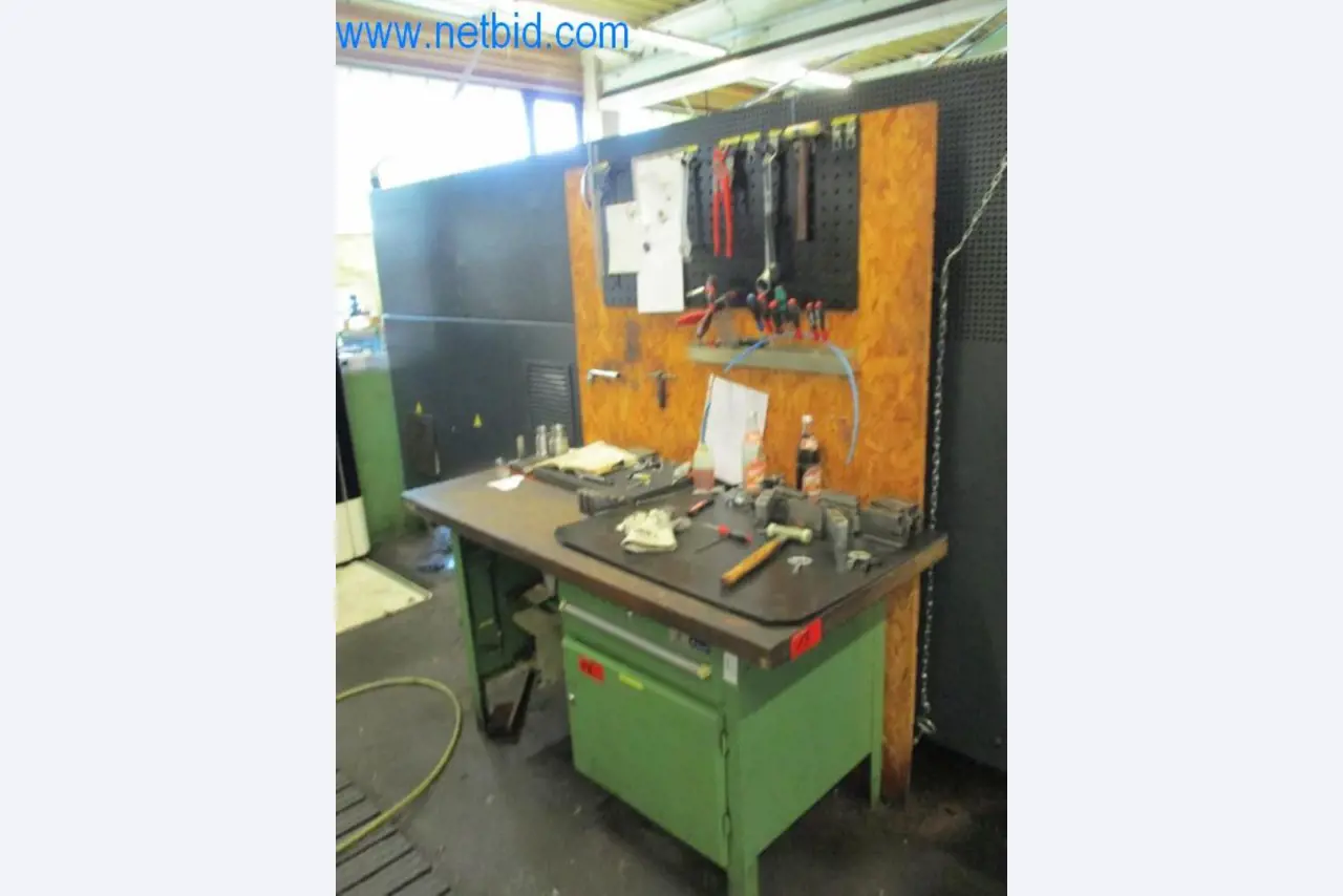 Kovozpracující stroje (výroba strojů a nástrojů) a tovární zařízení-1