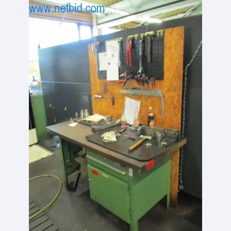 Kovozpracující stroje (výroba strojů a nástrojů) a tovární zařízení-1