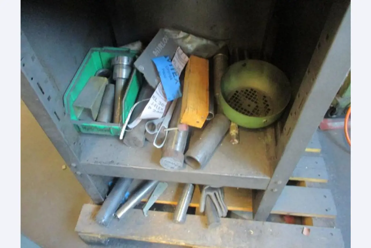 Maquinaria metalúrgica (construcción de máquinas y herramientas) y equipos de fábrica-4