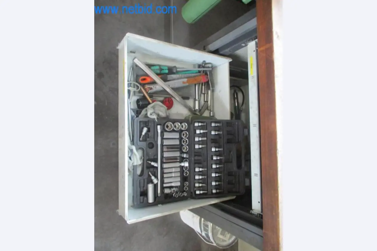 Máquinas para trabalhar metais (construção de máquinas e ferramentas) e equipamento de fábrica-7