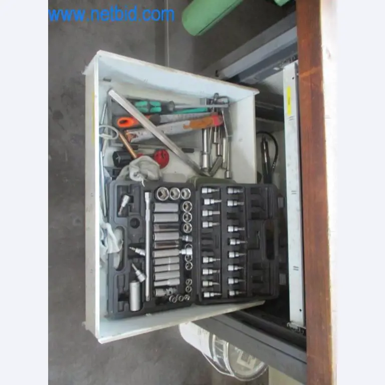 Máquinas para trabalhar metais (construção de máquinas e ferramentas) e equipamento de fábrica-7