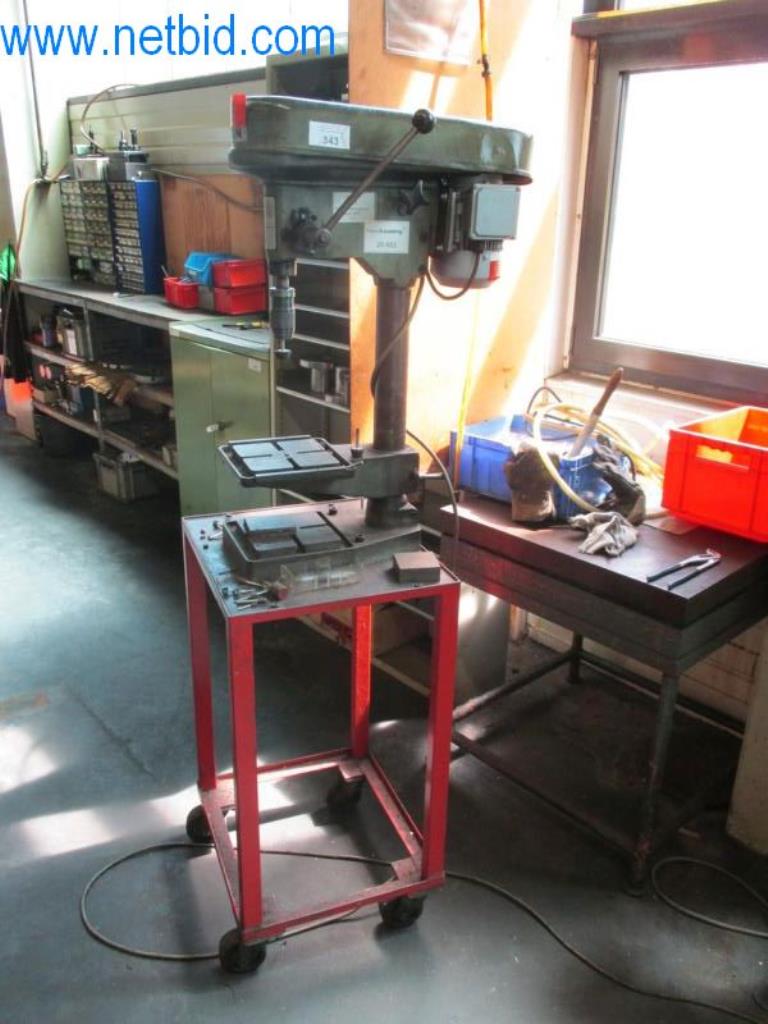 Máquinas para trabalhar metais (construção de máquinas e ferramentas) e equipamento de fábrica-3