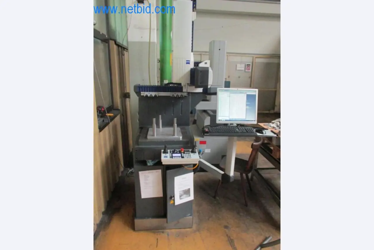 Máquinas para trabalhar metais (construção de máquinas e ferramentas) e equipamento de fábrica-1