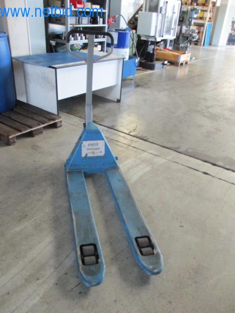 Kovozpracující stroje (výroba strojů a nástrojů) a tovární zařízení-1