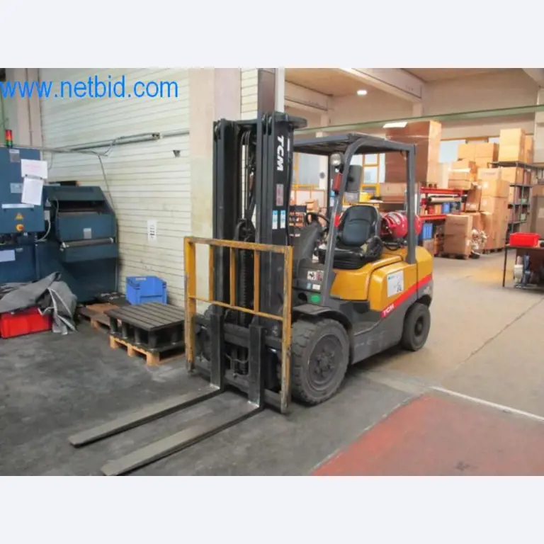 Máquinas para trabalhar metais (construção de máquinas e ferramentas) e equipamento de fábrica-1