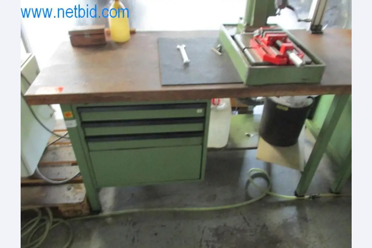 Kovozpracující stroje (výroba strojů a nástrojů) a tovární zařízení-1