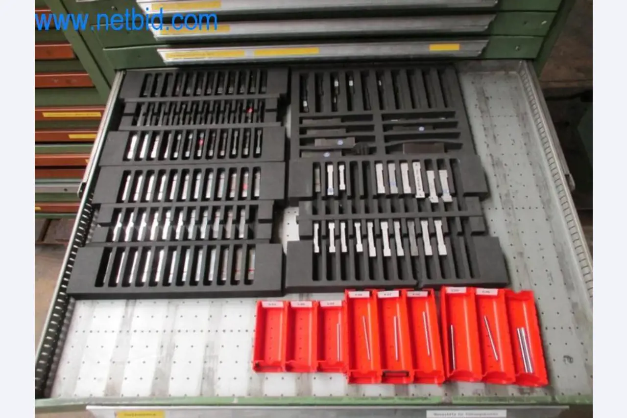Máquinas para trabalhar metais (construção de máquinas e ferramentas) e equipamento de fábrica-15