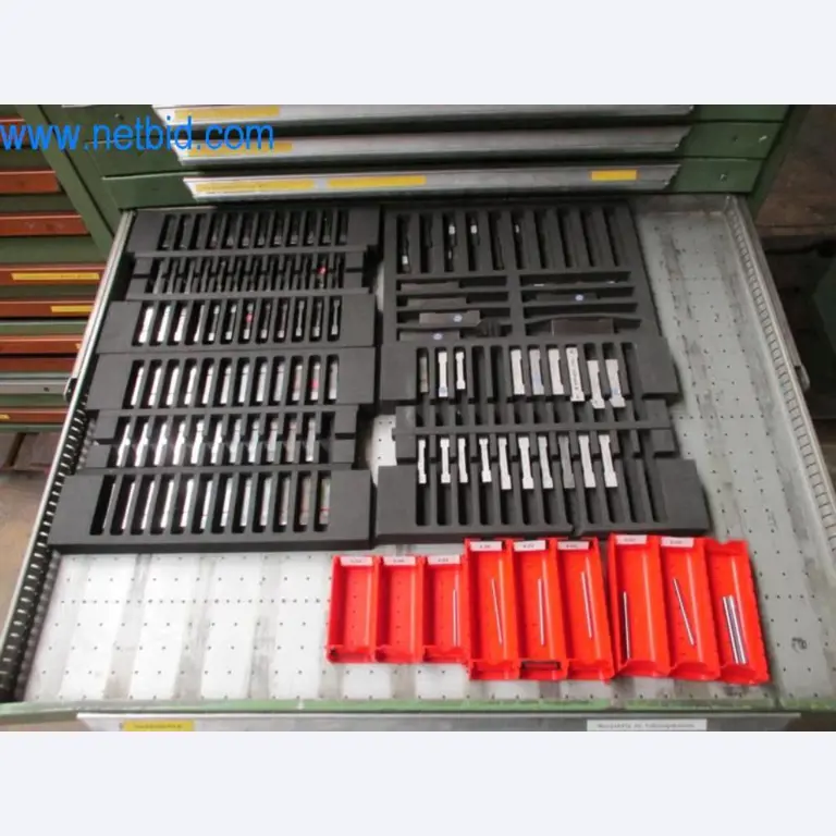 Máquinas para trabalhar metais (construção de máquinas e ferramentas) e equipamento de fábrica-15