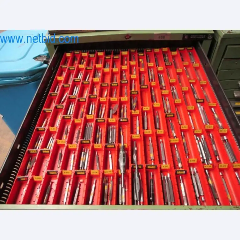 Máquinas para trabalhar metais (construção de máquinas e ferramentas) e equipamento de fábrica-7