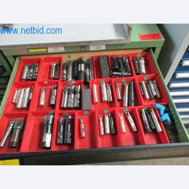 Máquinas para trabalhar metais (construção de máquinas e ferramentas) e equipamento de fábrica-1