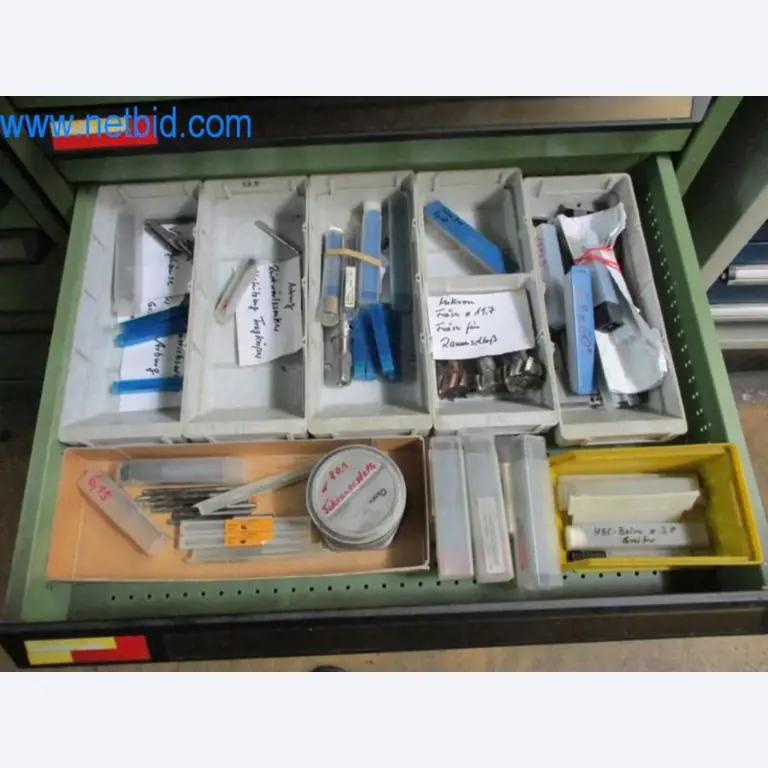 Máquinas para trabalhar metais (construção de máquinas e ferramentas) e equipamento de fábrica-6