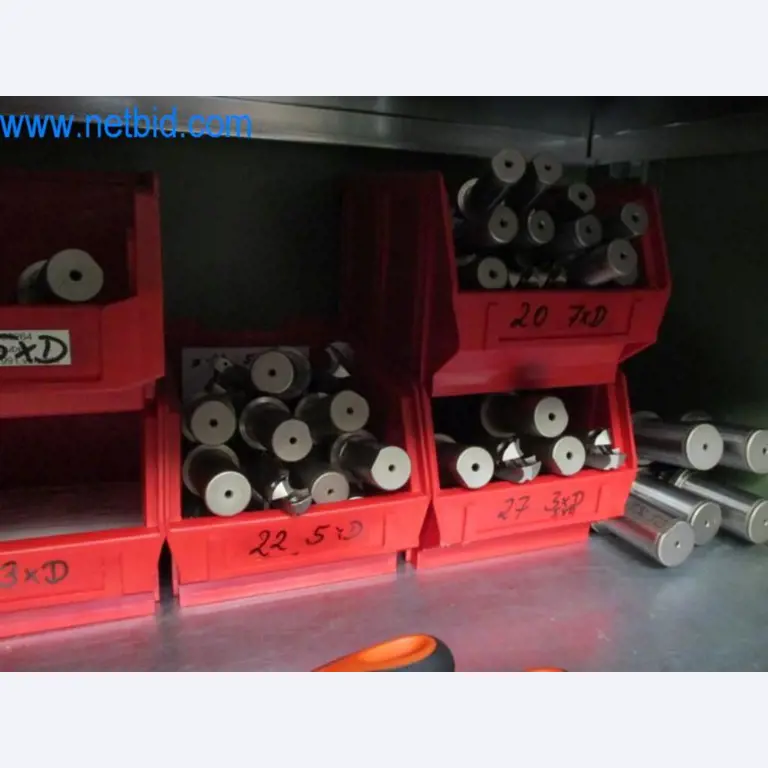 Máquinas para trabalhar metais (construção de máquinas e ferramentas) e equipamento de fábrica-3