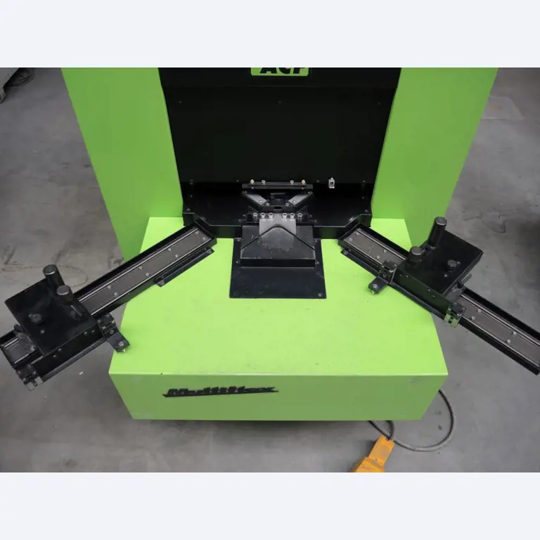 Chapas metálicas e máquinas para trabalhar metais<br><font size="2">Colaboração com Hilco Industrial Acquisitions bv</font><br><img src="/images/hil.png"><br>-9