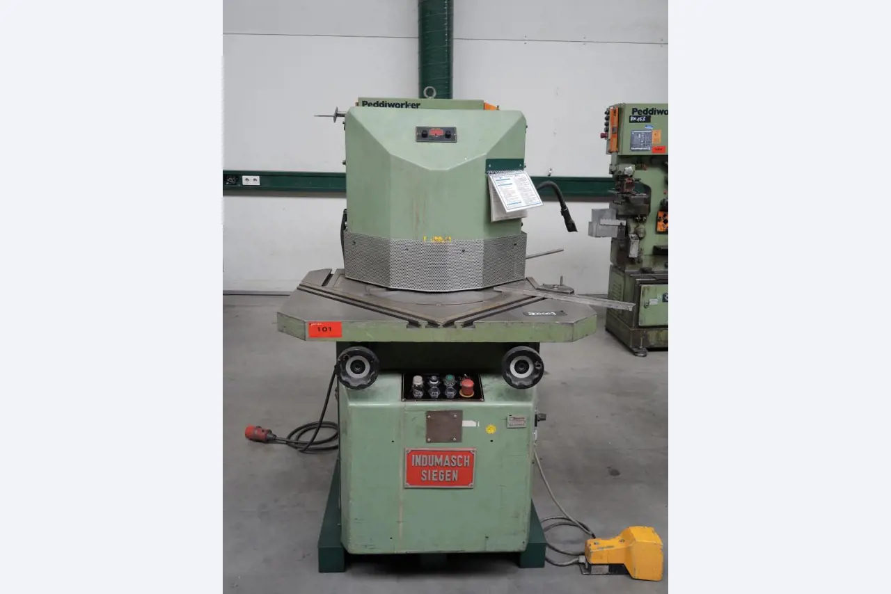 Chapas metálicas e máquinas para trabalhar metais<br><font size="2">Colaboração com Hilco Industrial Acquisitions bv</font><br><img src="/images/hil.png"><br>-2