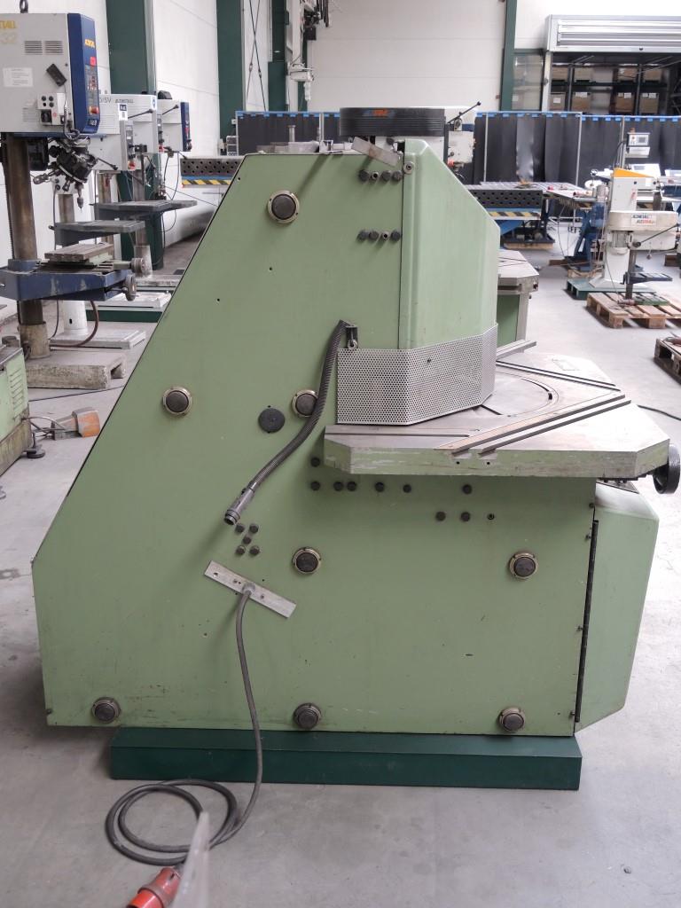 Chapas metálicas e máquinas para trabalhar metais<br><font size="2">Colaboração com Hilco Industrial Acquisitions bv</font><br><img src="/images/hil.png"><br>-3