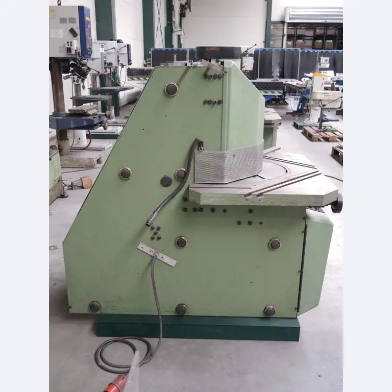 Chapas metálicas e máquinas para trabalhar metais<br><font size="2">Colaboração com Hilco Industrial Acquisitions bv</font><br><img src="/images/hil.png"><br>-3