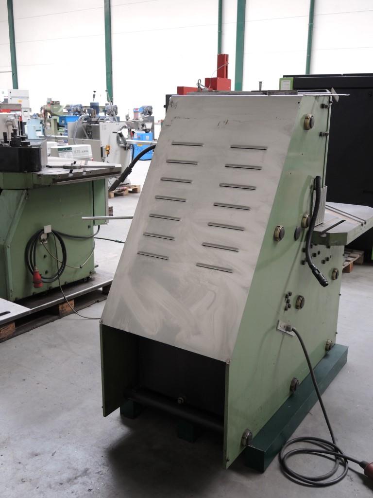 Chapas metálicas e máquinas para trabalhar metais<br><font size="2">Colaboração com Hilco Industrial Acquisitions bv</font><br><img src="/images/hil.png"><br>-4