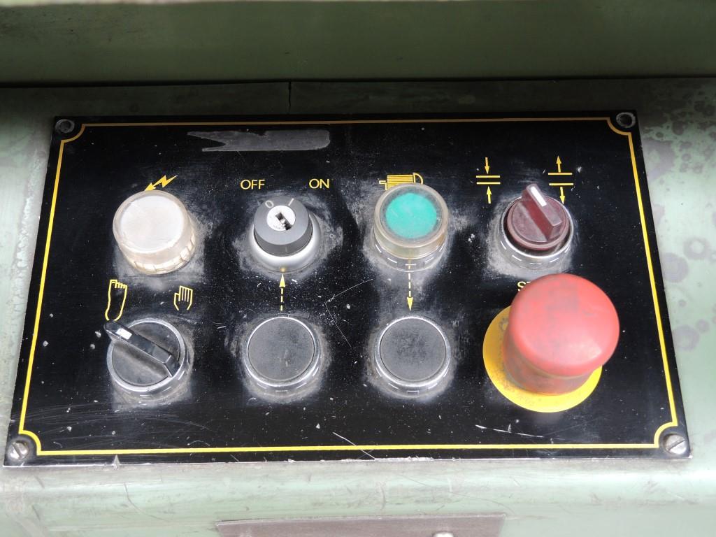 Chapas metálicas e máquinas para trabalhar metais<br><font size="2">Colaboração com Hilco Industrial Acquisitions bv</font><br><img src="/images/hil.png"><br>-6