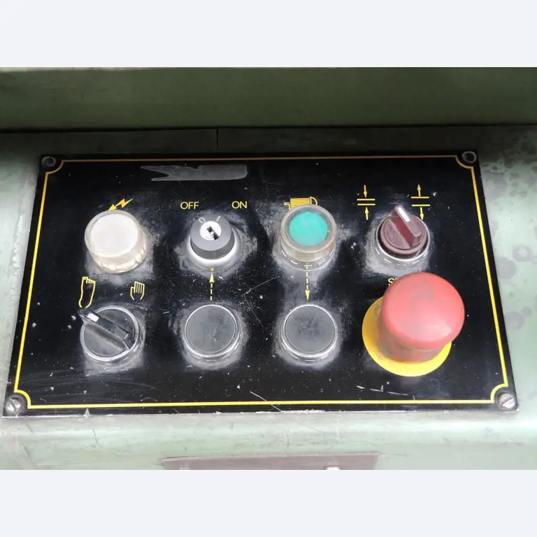 Chapas metálicas e máquinas para trabalhar metais<br><font size="2">Colaboração com Hilco Industrial Acquisitions bv</font><br><img src="/images/hil.png"><br>-6