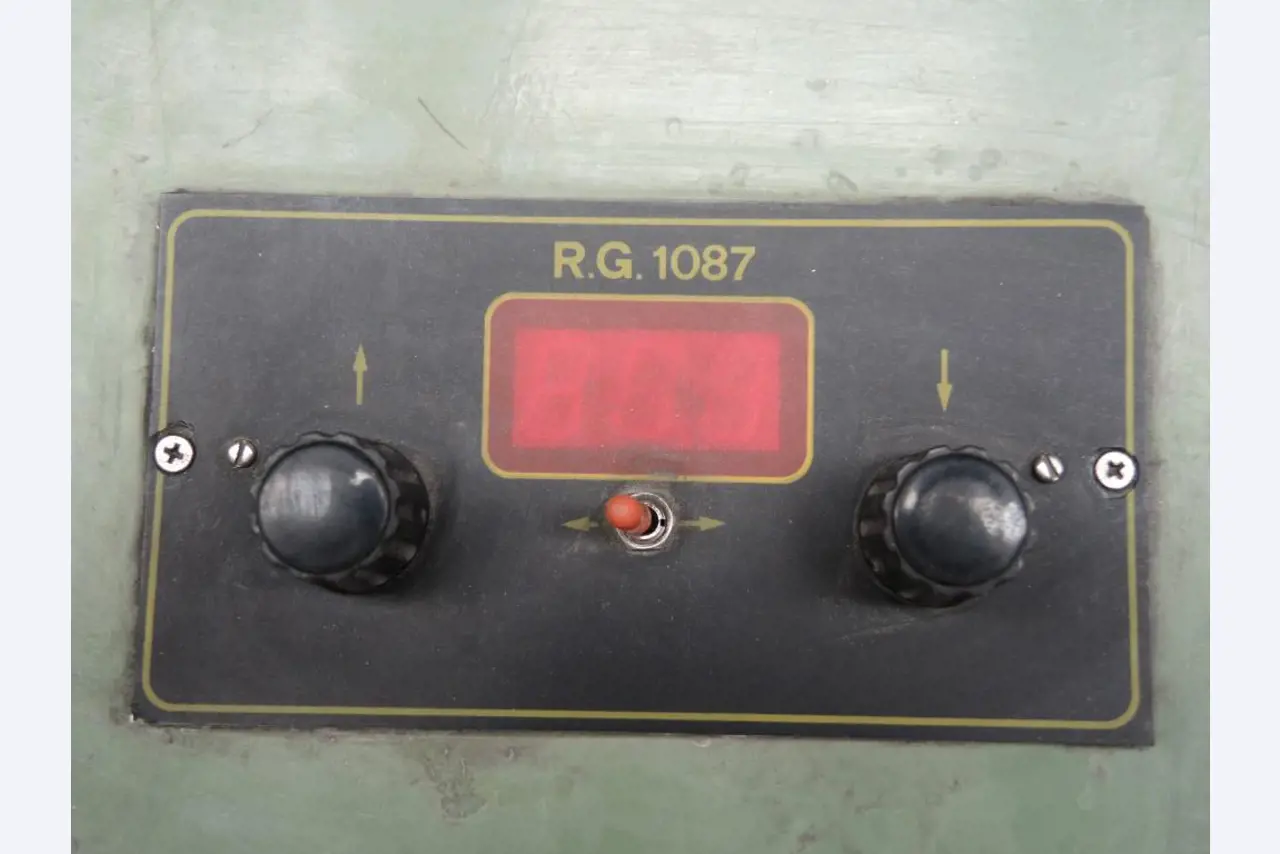 Chapas metálicas e máquinas para trabalhar metais<br><font size="2">Colaboração com Hilco Industrial Acquisitions bv</font><br><img src="/images/hil.png"><br>-7