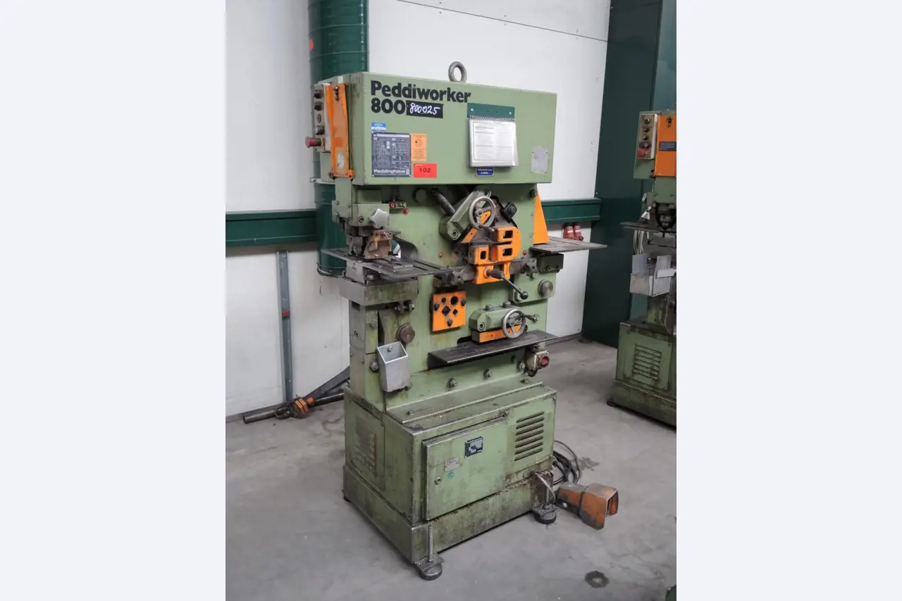 Chapas metálicas e máquinas para trabalhar metais<br><font size="2">Colaboração com Hilco Industrial Acquisitions bv</font><br><img src="/images/hil.png"><br>-1