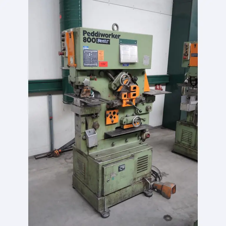 Chapas metálicas e máquinas para trabalhar metais<br><font size="2">Colaboração com Hilco Industrial Acquisitions bv</font><br><img src="/images/hil.png"><br>-1