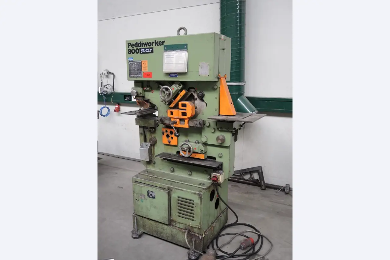 Chapas metálicas e máquinas para trabalhar metais<br><font size="2">Colaboração com Hilco Industrial Acquisitions bv</font><br><img src="/images/hil.png"><br>-3