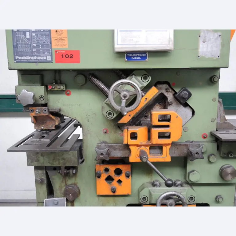 Chapas metálicas e máquinas para trabalhar metais<br><font size="2">Colaboração com Hilco Industrial Acquisitions bv</font><br><img src="/images/hil.png"><br>-7