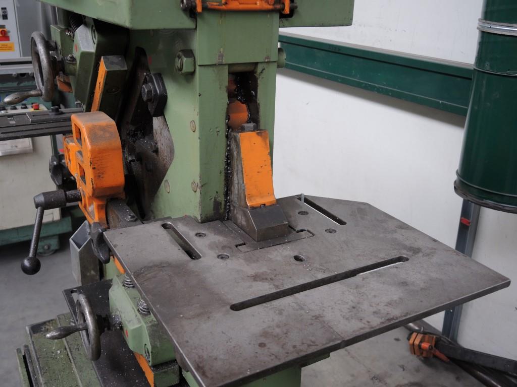 Chapas metálicas e máquinas para trabalhar metais<br><font size="2">Colaboração com Hilco Industrial Acquisitions bv</font><br><img src="/images/hil.png"><br>-8