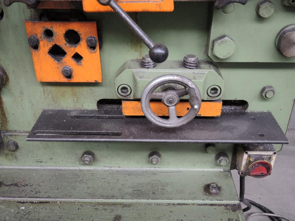 Chapas metálicas e máquinas para trabalhar metais<br><font size="2">Colaboração com Hilco Industrial Acquisitions bv</font><br><img src="/images/hil.png"><br>-9