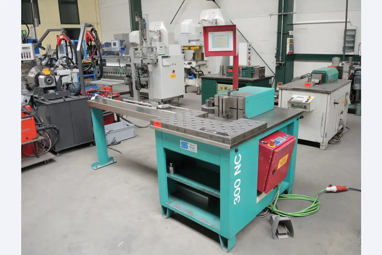 Chapas metálicas e máquinas para trabalhar metais<br><font size="2">Colaboração com Hilco Industrial Acquisitions bv</font><br><img src="/images/hil.png"><br>-1