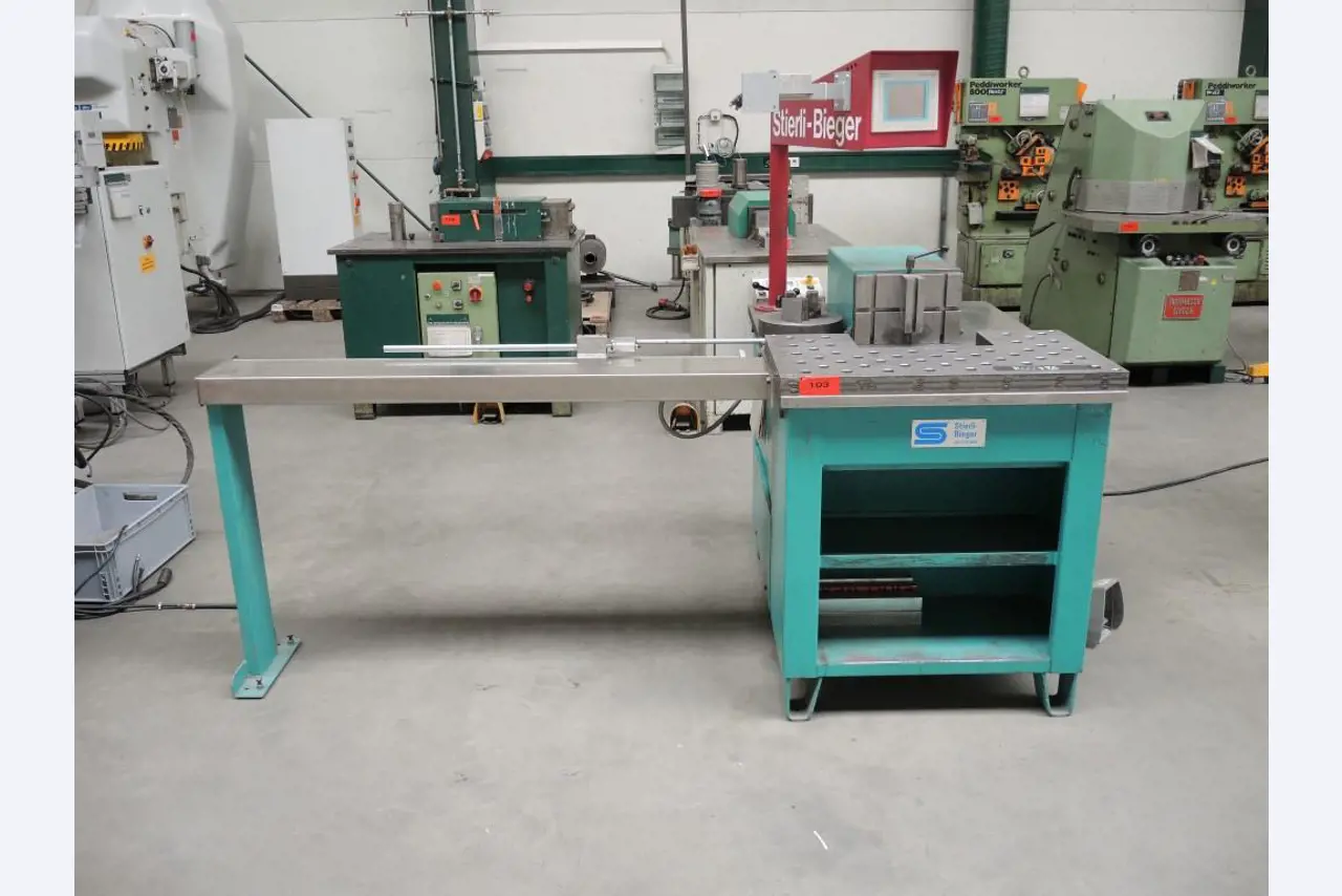 Chapas metálicas e máquinas para trabalhar metais<br><font size="2">Colaboração com Hilco Industrial Acquisitions bv</font><br><img src="/images/hil.png"><br>-2