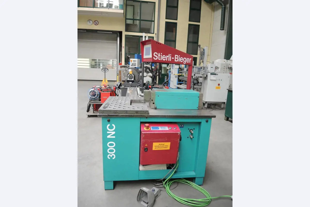 Chapas metálicas e máquinas para trabalhar metais<br><font size="2">Colaboração com Hilco Industrial Acquisitions bv</font><br><img src="/images/hil.png"><br>-3