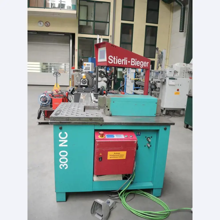 Chapas metálicas e máquinas para trabalhar metais<br><font size="2">Colaboração com Hilco Industrial Acquisitions bv</font><br><img src="/images/hil.png"><br>-3