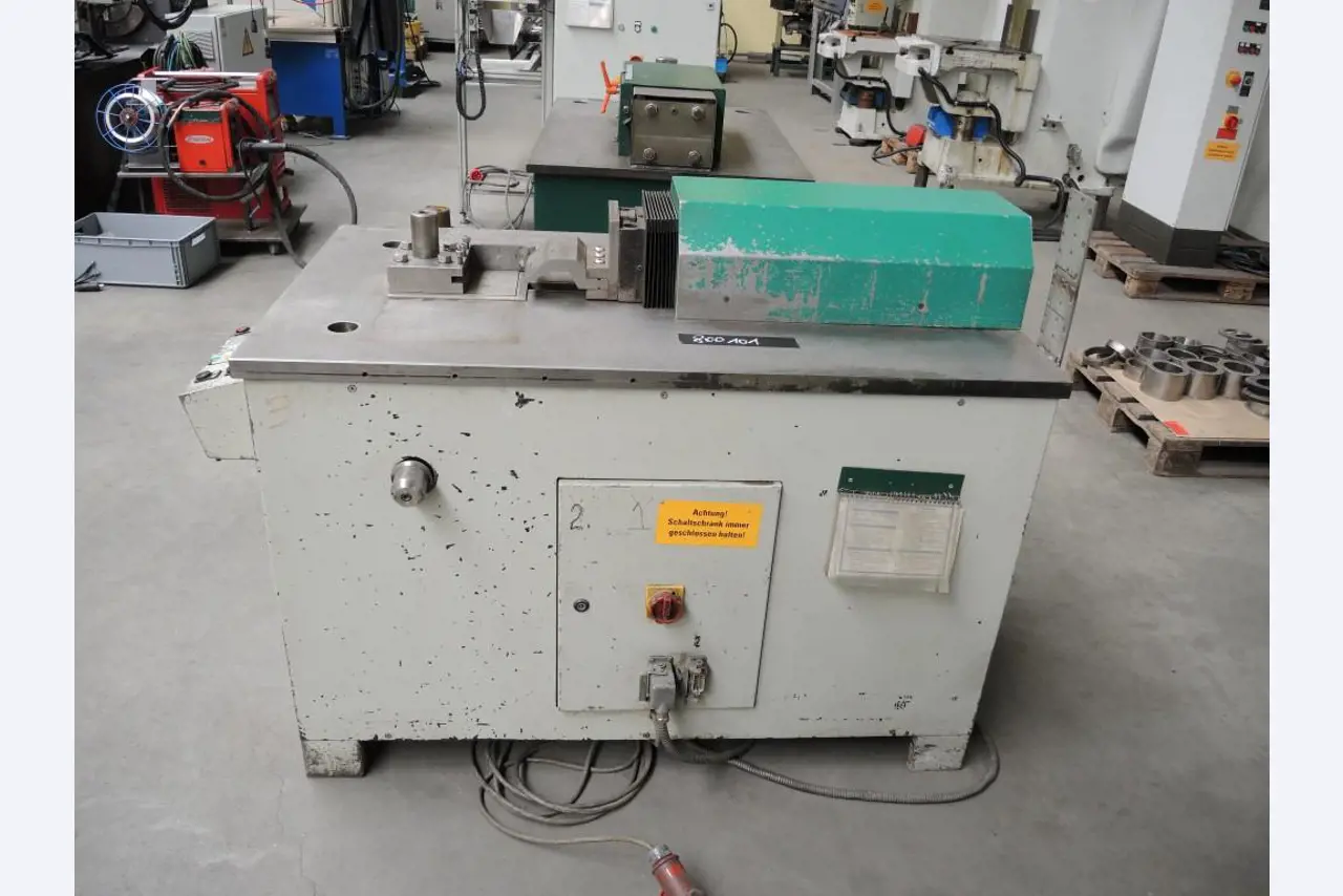 Chapas metálicas e máquinas para trabalhar metais<br><font size="2">Colaboração com Hilco Industrial Acquisitions bv</font><br><img src="/images/hil.png"><br>-2