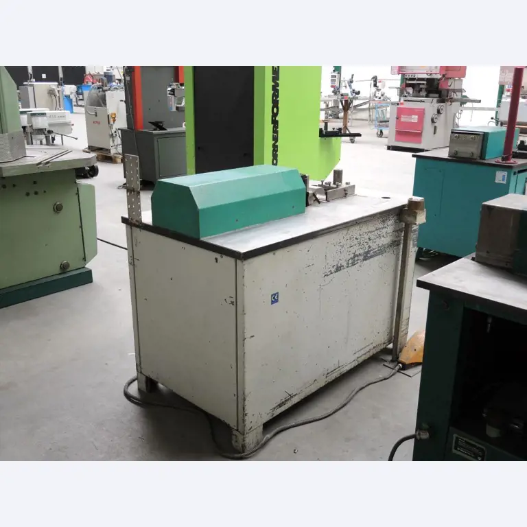 Chapas metálicas e máquinas para trabalhar metais<br><font size="2">Colaboração com Hilco Industrial Acquisitions bv</font><br><img src="/images/hil.png"><br>-4